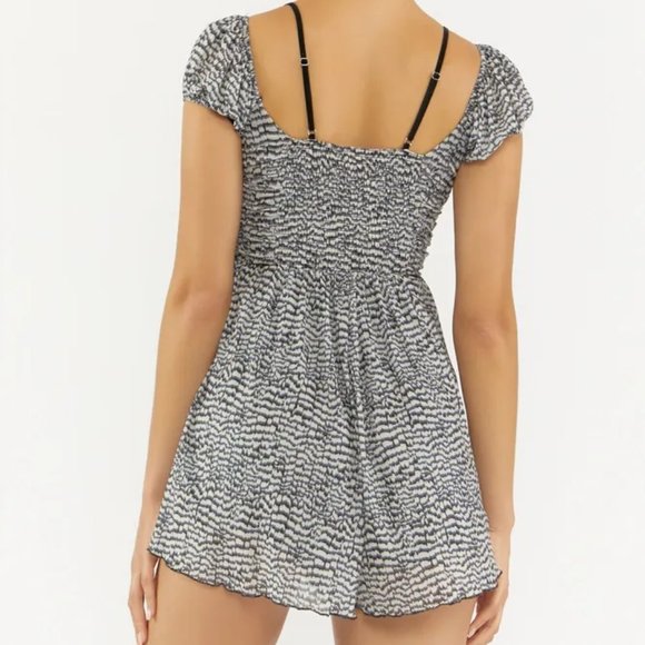 Forever 21 Sirens Floral Print Lace Trim Hook and Eye Romper Size Small - Picture 2 of 9